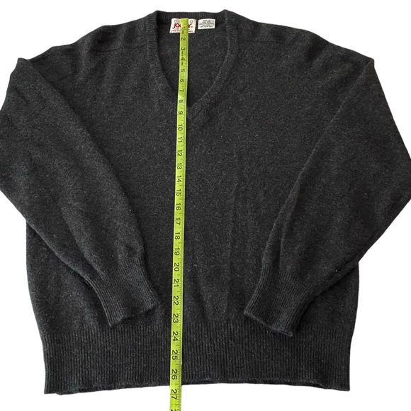 Vintage Jaccar Cashmere Sweater Gray Charcoal V-Neck Size Large 1980 - Picture 11 of 11